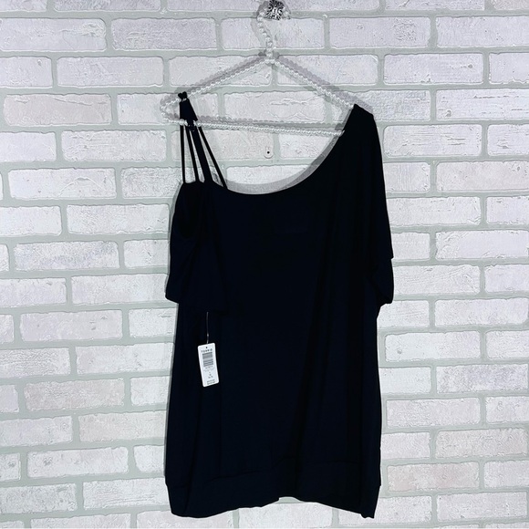 Torrid NWT Graphic Classic Fit Super Soft Off Shoulder Strappy Tee Size 1 - Picture 7 of 12